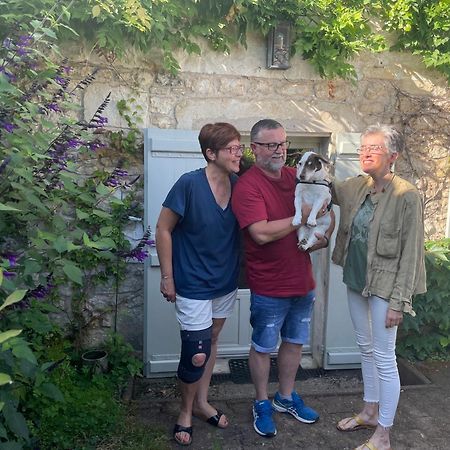 Gite Du Presbytere Port D'Envaux, Ravissante Maison De Charme Екстериор снимка