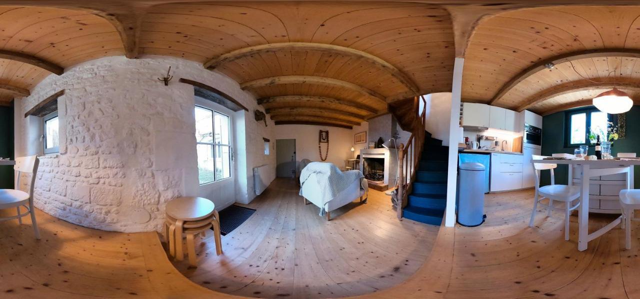 Gite Du Presbytere Port D'Envaux, Ravissante Maison De Charme Екстериор снимка